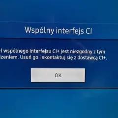 Komunikat na ekranie telewizora: "Moduł wspólnego interfejsu CI+ jest niezgodny z tym urządzeniem. Usuń go i skontaktuj się z dostawcą CI+.