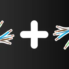 Dwa rozplatane kable sieciowe, jeden z kolorami wg standardu RJ45 A, drugi wg B, połączone białym znakiem plus.