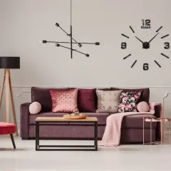 Zegar w salonie. Unikaj tych błędów przy wieszaniu!