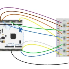 Połączenie mikrokontrolera STM32 z płytką stykową i diodami LED za pomocą przewodów. Widać tu wykorzystanie pinów GPIO do sterowania diodami.