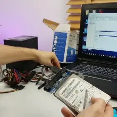 Jak podłączyć dysk zewnętrzny do laptopa: 6 prostych kroków dla każdego
