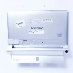 Tył tabletu Lenovo Yoga Tablet 2-830F. Dowiedz się, jak zresetować tablet Lenovo, gdy napotkasz problemy.