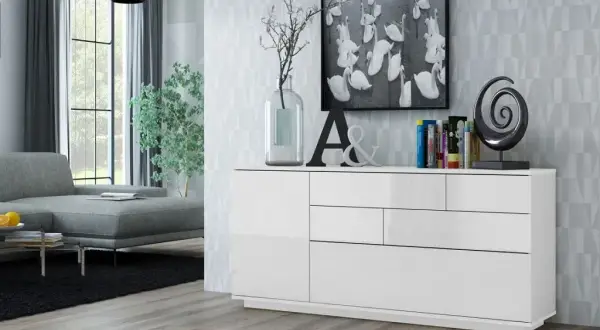 Co na komodę do salonu: 15 pomysłów na stylowe dekoracje