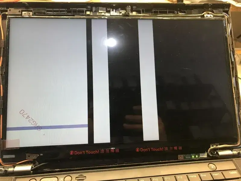 Zdjęcie Krok po kroku jak naprawić matrycę w laptopie: poradnik z instrukcjami