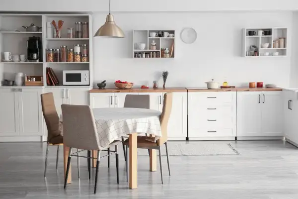 Jakie meble do jasnej podłogi w salonie? 8 sprawdzonych porad